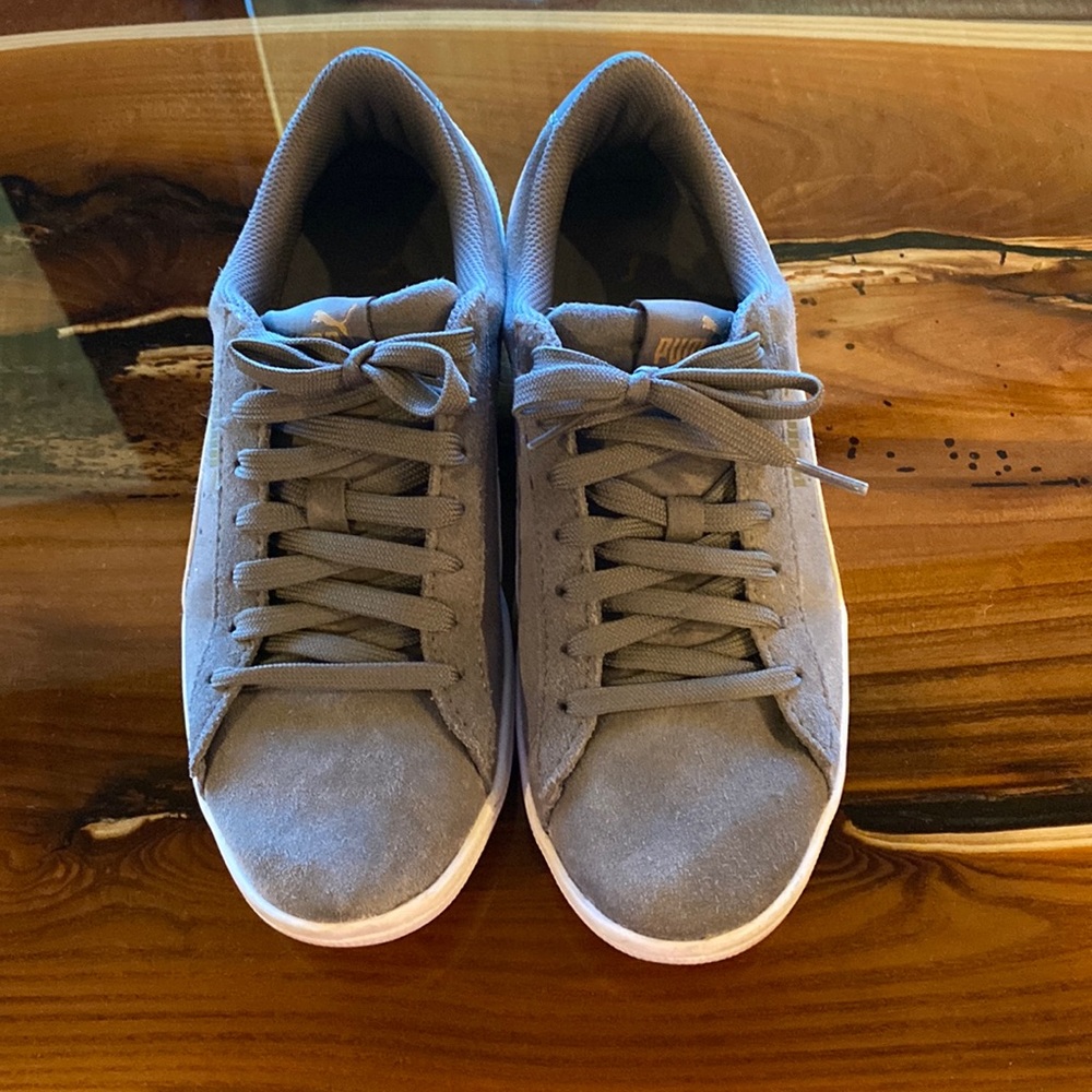 Puma Womens size 7 gray suede shoes